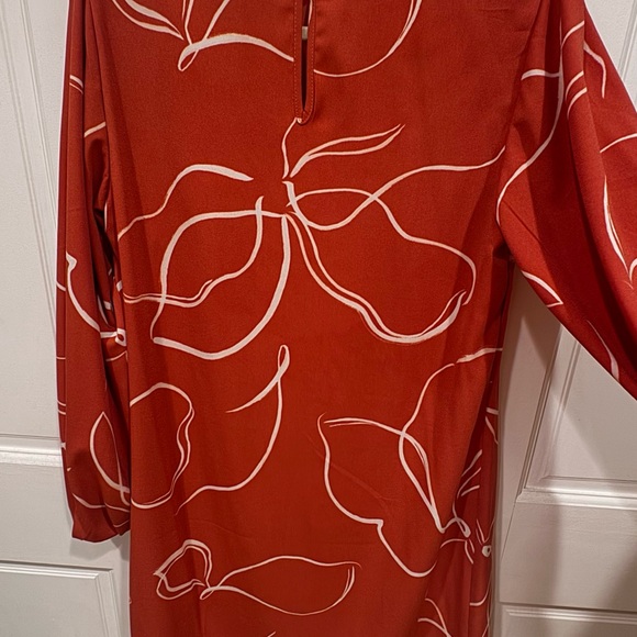 Flowy dress, white and salmon colored - Picture 2 of 5